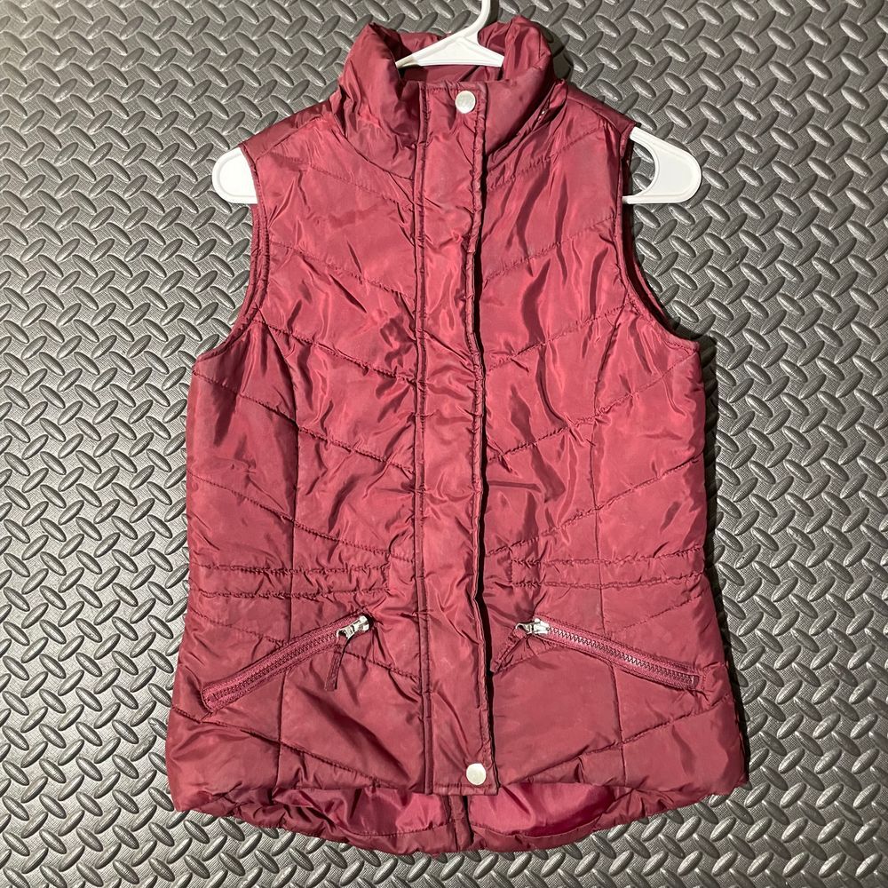 Izzi Outerwear Maroon Casual Zip and Button Up Puffer Vest Women's Size Small‎